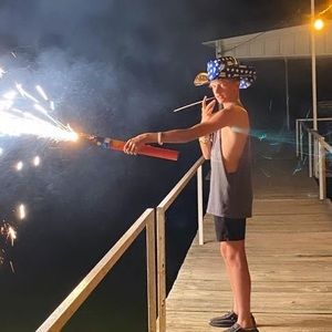 Meet your Posher, Levi